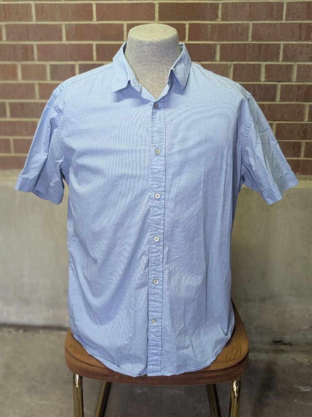 Banana Republic Men's XL Light Blue Stripe Button Up Short Sleeve Shirt Cotton